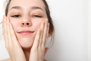顎の下　ニキビ　あご　原因　対策　予防