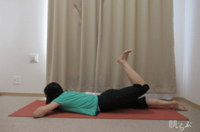 ライングキックバックのトレーニング姿勢